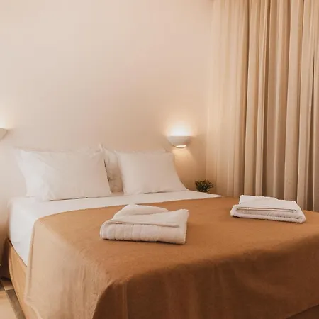 To Rantevou Tis Alykis & Apartment