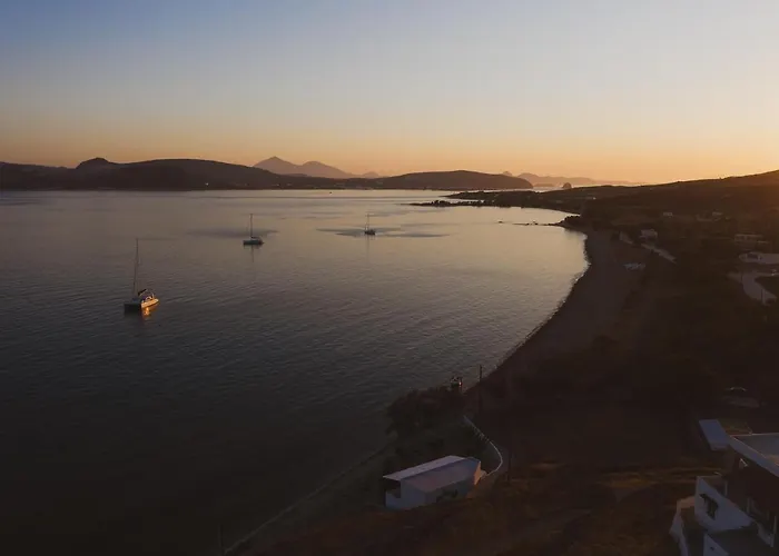 To Rantevou Tis Alykis & * Kímolos