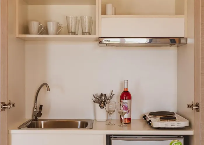 アパート To Rantevou Tis Alykis &